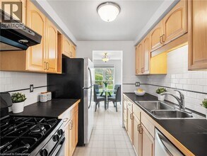 465 Woolwich St in Waterloo, ON - Building Photo - Building Photo