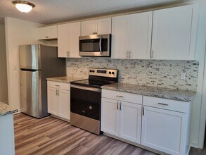 5811 Rock Hollow Dr in Charlotte, NC - Building Photo - Building Photo