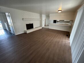 1331 S Chatham St in Visalia, CA - Building Photo - Building Photo