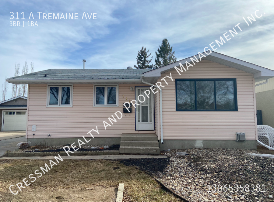 3 Bed, 1 Bath Main Floor House in Regina, SK - Building Photo