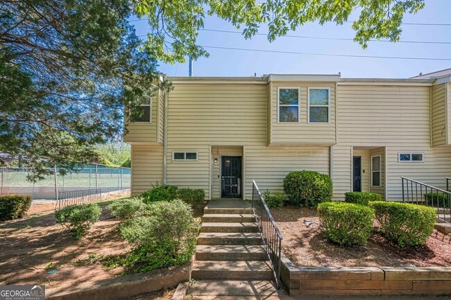 2016 Oak Park Ln