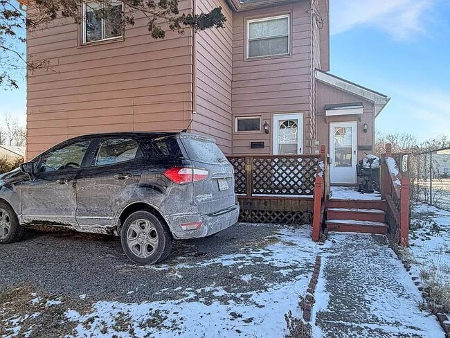 property at 208-208 1/2 E Cherry St