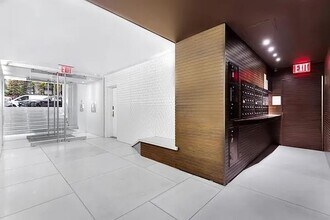 250 W 15th St in New York, NY - Building Photo - Building Photo