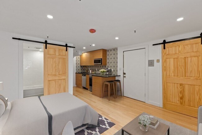511 Beacon St, Unit 2 in Boston, MA - Building Photo - Building Photo