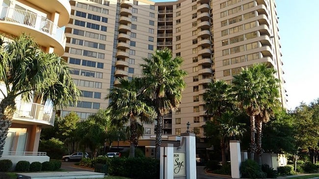 3525 Sage Rd in Houston, TX - Building Photo - Building Photo