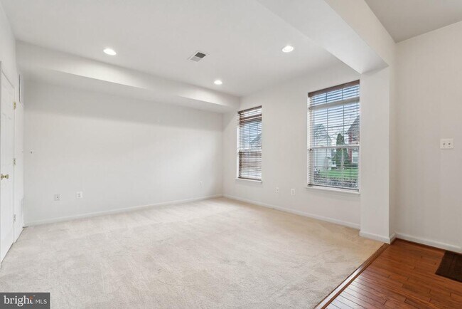 44216 Navajo Dr in Ashburn, VA - Building Photo - Building Photo