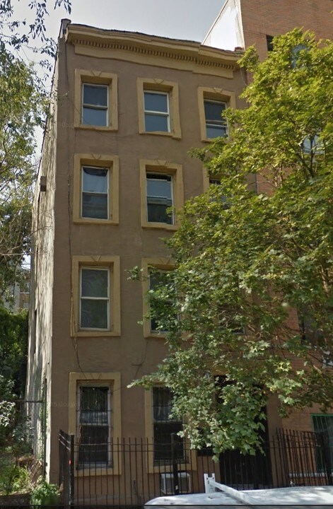 356 E Eighth St in New York, NY - Building Photo