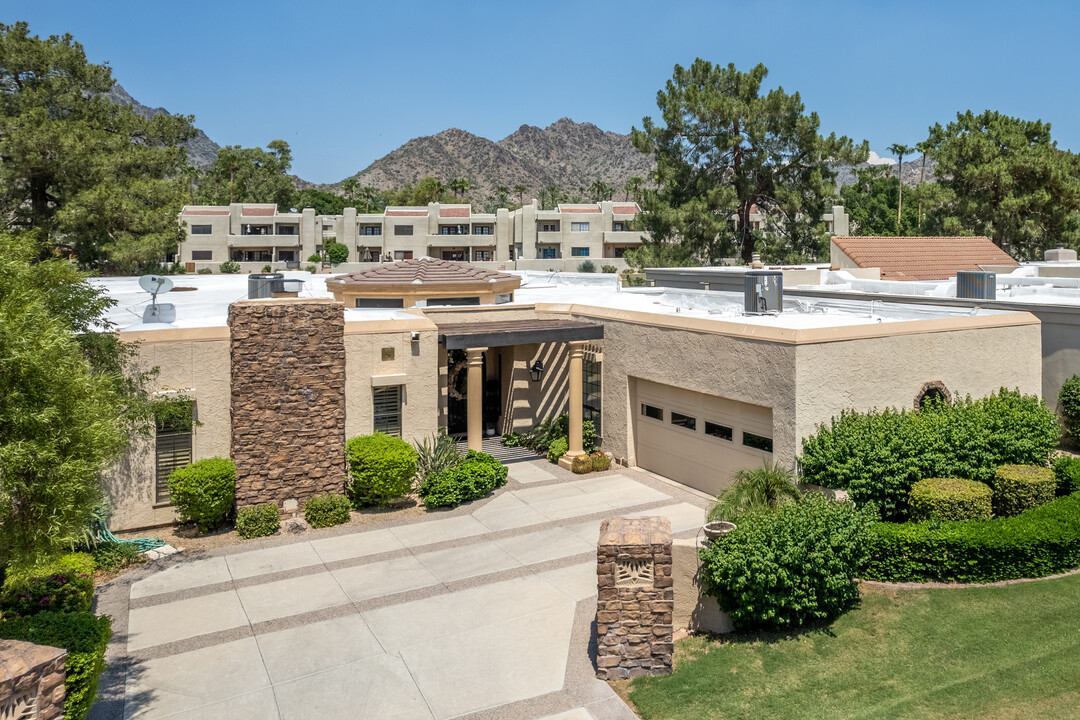 2737 E Arizona Biltmore Cir in Phoenix, AZ - Building Photo