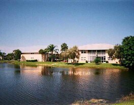 1505 SE Royal Green Cir in Port St. Lucie, FL - Building Photo
