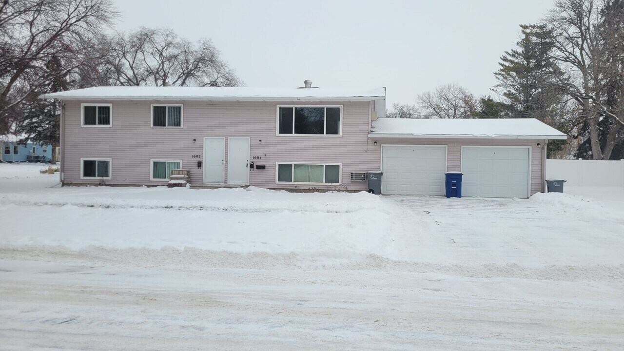 1602 6th Ave N, Unit 1604 - Upper Unit in Moorhead, MN - Building Photo