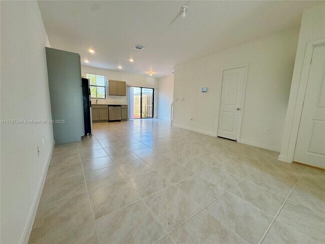 493 NE 12th St in Florida City, FL - Building Photo - Building Photo