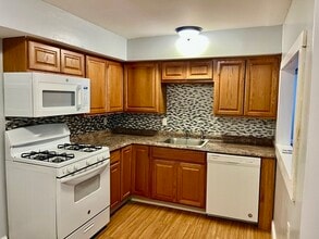 225 Danforth St in Fall River, MA - Building Photo - Building Photo