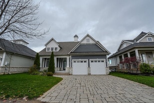 50 Waterfront Cir in Collingwood, ON - Building Photo