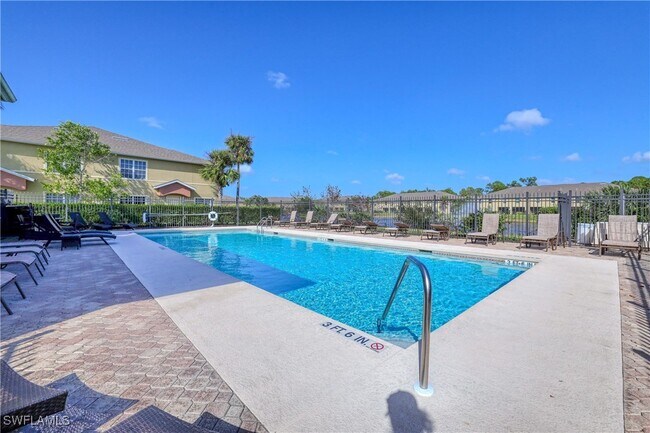 9093 Gervais Cir in Naples, FL - Foto de edificio - Building Photo