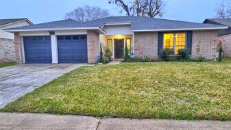 16715 Maplemont Dr in Houston, TX - Building Photo