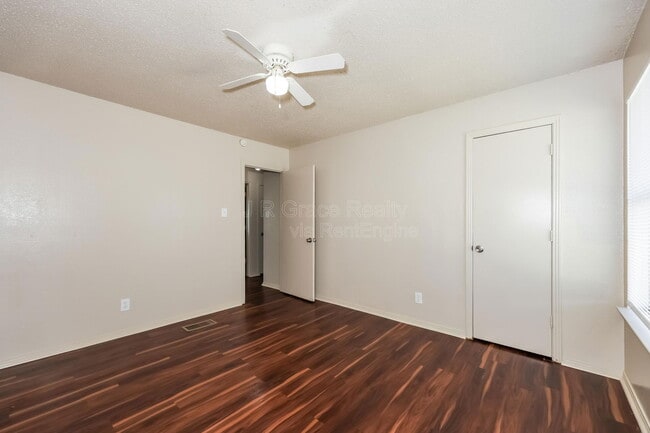 5931 Shadydell Dr in Fort Worth, TX - Building Photo - Building Photo