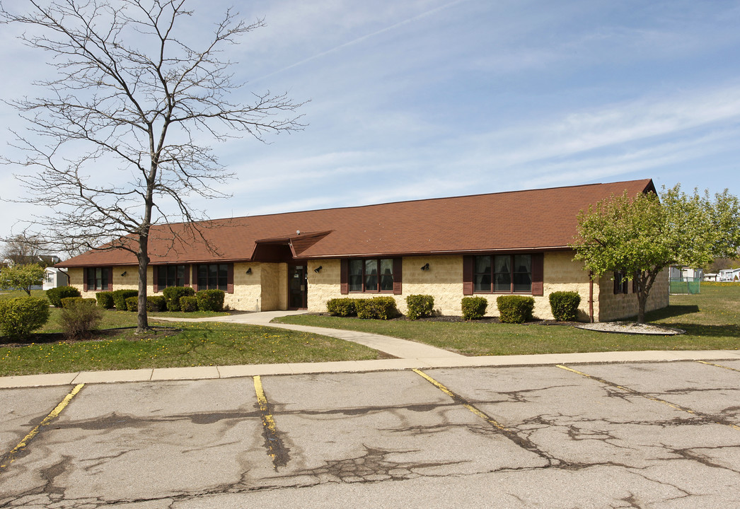 Holiday Estates Mobile Home Park in Canton, MI - Foto de edificio