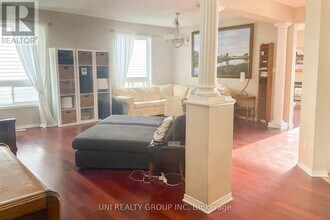 131 Lamplighters Dr in Ottawa, ON - Building Photo - Building Photo