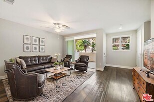 4412 Paxton Pl in Calabasas, CA - Building Photo