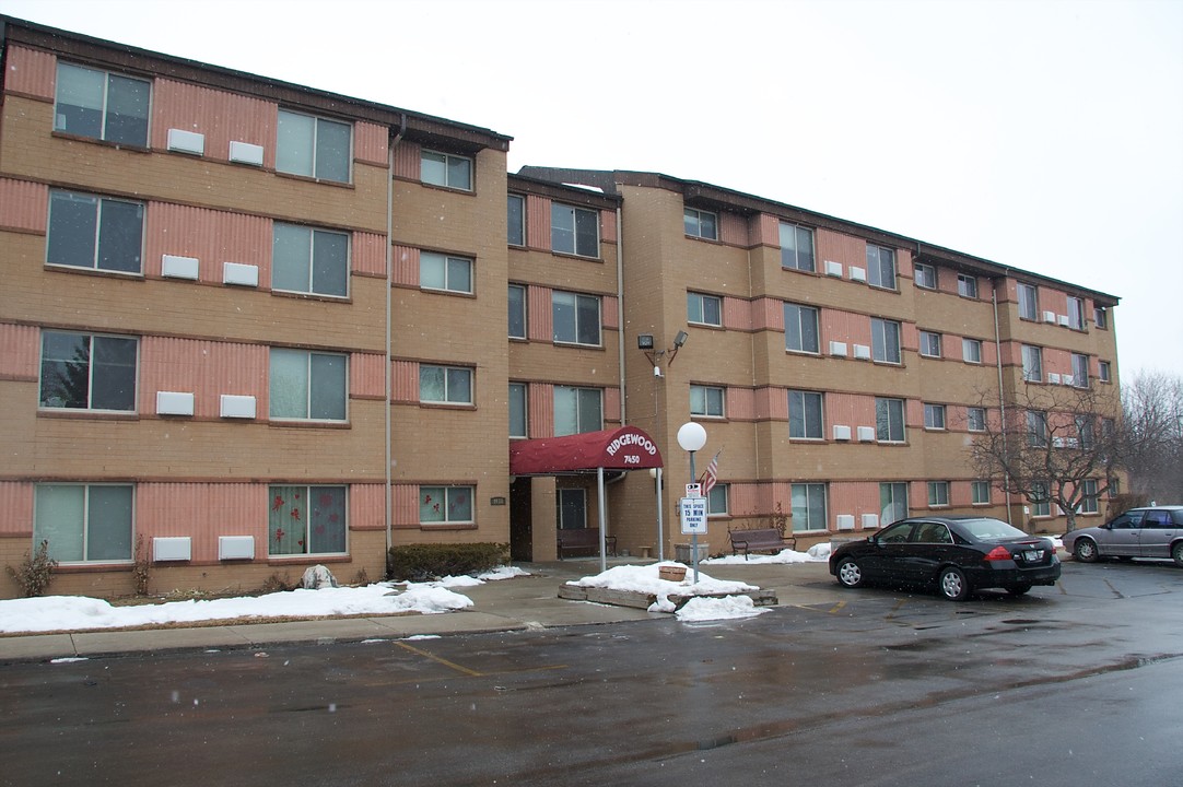 Ridgewood Apartments in Milwaukee, WI - Foto de edificio