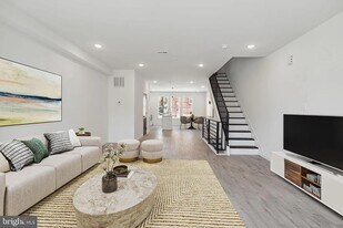 5608 Florence Ave in Philadelphia, PA - Building Photo