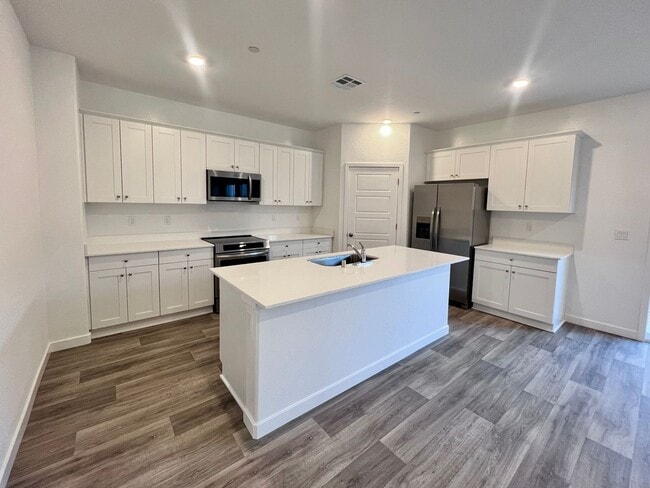 4445 Buckingham Ave in Clovis, CA - Building Photo - Building Photo