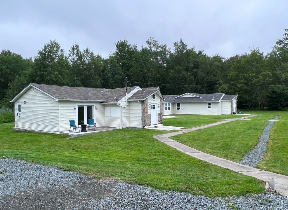 3180 NY-52, Unit 5 in White Sulphur Springs, NY - Building Photo