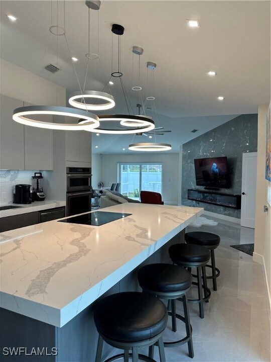 1595 Whispering Oaks Cir in Naples, FL - Building Photo
