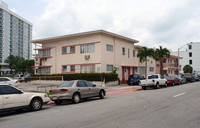 6727 Indian Creek Dr in Miami Beach, FL - Foto de edificio - Building Photo