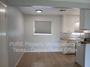 1733 Treyway Ln in Corpus Christi, TX - Building Photo - Building Photo
