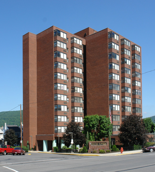 Lincoln Towers in Shamokin, PA - Building Photo