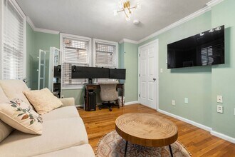 4 Lathrop Pl, Unit 1 in Boston, MA - Building Photo - Building Photo