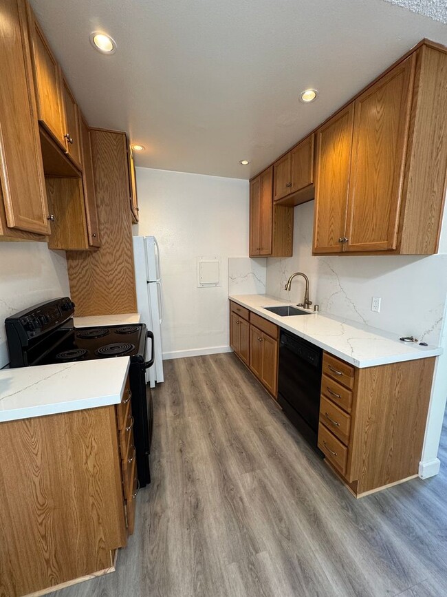 1707 Pacific Coast Hwy in Hermosa Beach, CA - Building Photo - Building Photo