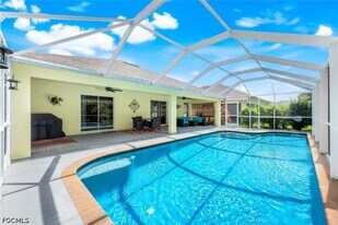 14823 Calusa Palms Dr in Ft. Myers, FL - Building Photo