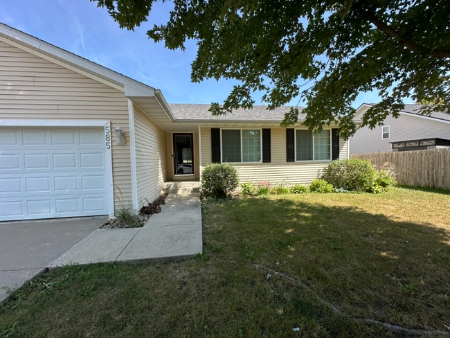 property at 585 SE Crabapple Dr