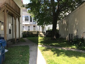 11 Locust St, Unit G in Portland, ME - Foto de edificio - Building Photo
