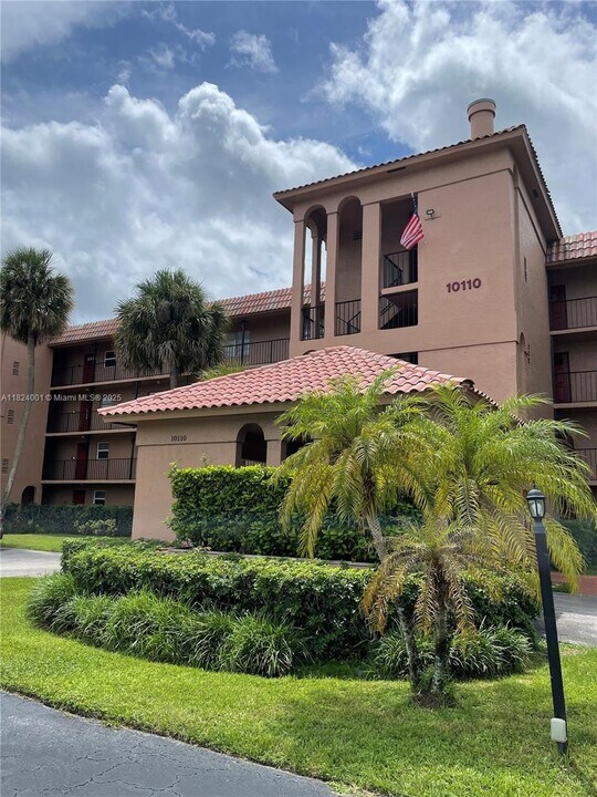 10110 Boca Entrada Blvd in Boca Raton, FL - Foto de edificio