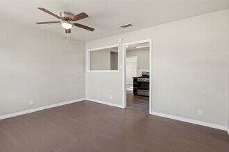 320 NE 31st St, Unit 3021 in Grand Prairie, TX - Building Photo - Building Photo