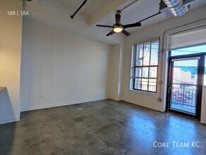 1537 Walnut St-Unit -302 in Kansas City, MO - Foto de edificio - Building Photo