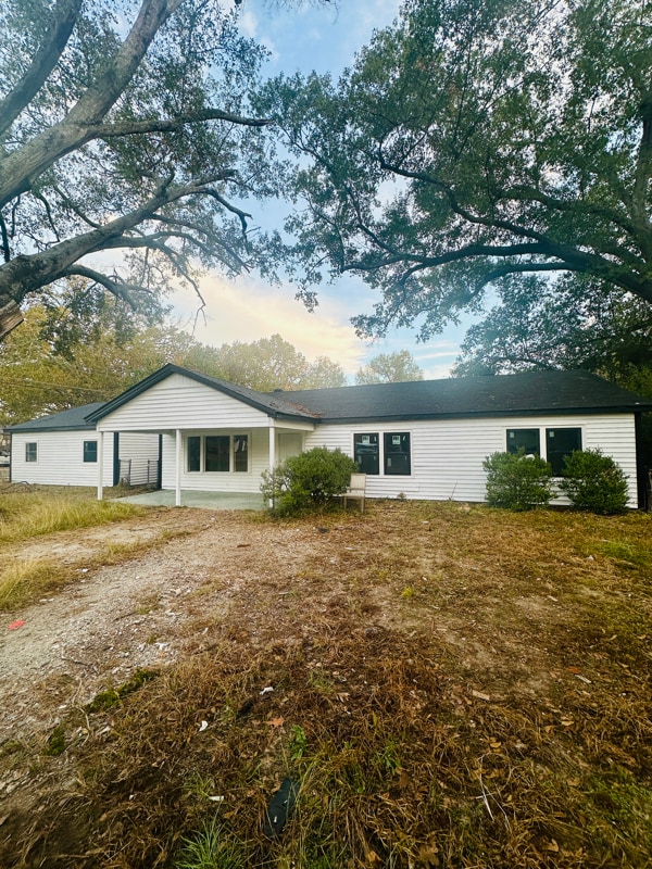 property at 2098 Pinecroft Cir