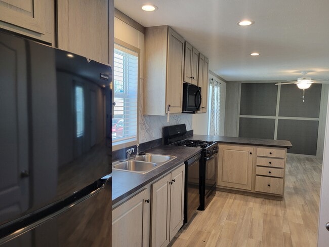 9634 Seaway Dr in Algonac, MI - Building Photo - Building Photo