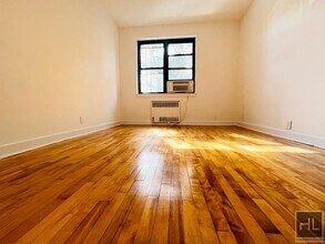 East 61 Street in New York, NY - Building Photo - Building Photo