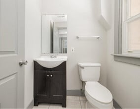 284 W Maple St in York, PA - Building Photo - Building Photo