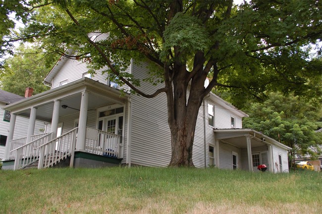 116 N Congress St in Athens, OH - Building Photo - Building Photo