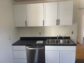 120 S Blair St, Unit 1 Apartamentos