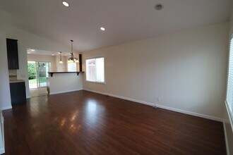 2088 Riverbirch Dr in Simi Valley, CA - Building Photo - Building Photo