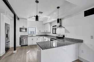 50 NW 24th Ave in Miami, FL - Foto de edificio - Building Photo