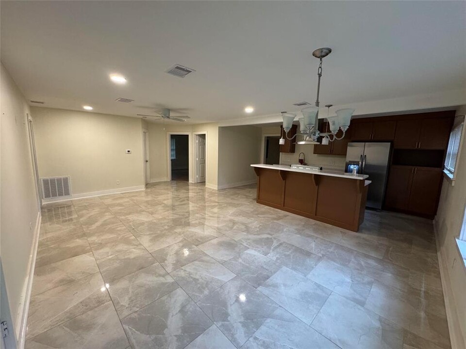 522 E Davilla Ave in Rockdale, TX - Building Photo