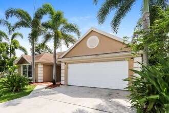 108 Sherwood Dr in Royal Palm Beach, FL - Building Photo - Building Photo