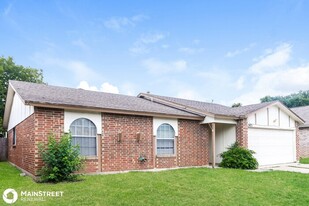 2423 Heathercrest Dr in Arlington, TX - Foto de edificio - Building Photo